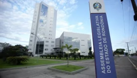 Projeto de lei que proíbe tratamento de transição de gênero em menores é...