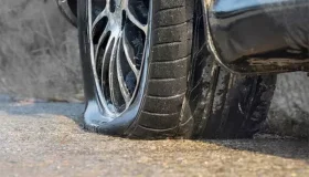 STATUS NO WHATSAPP: Jovem é agredido e tem pneus de carro furados por namorada...