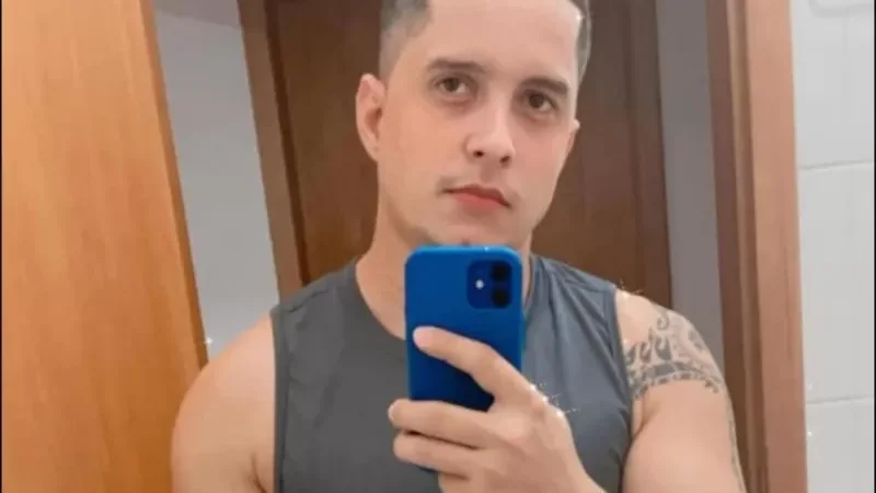 Foto 1 da matéria: Técnico de enfermagem que já morou em Rolim de Moura é encontrado morto dentro de carro no Heuro em Cacoal
