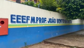 Diretores são exonerados após denúncia de cobrança por atividades em escola...