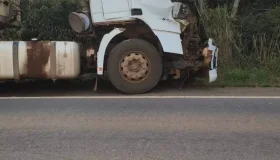 Engavetamento em trecho da BR 174 próximo a Comodoro envolve três veículos...