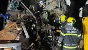 Acidente envolvendo 6 carretas deixa um morto na BR-364 em MT