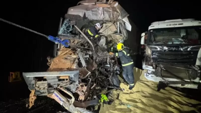 Foto 3 da matéria: Acidente envolvendo 6 carretas deixa um morto na BR-364 em MT