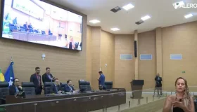 Assembleia promulga emenda que garante ao governador exercer mandato à...