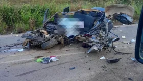 Caminhão e carro colidem na RO-460 e deixam um morto em Buritis