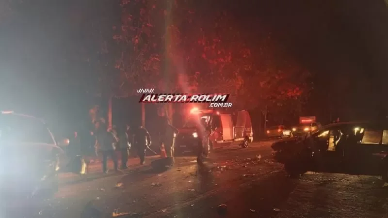 Foto 1 da matéria: Colisão frontal entre veículos deixa cinco feridos na RO-010, em Migrantinópolis