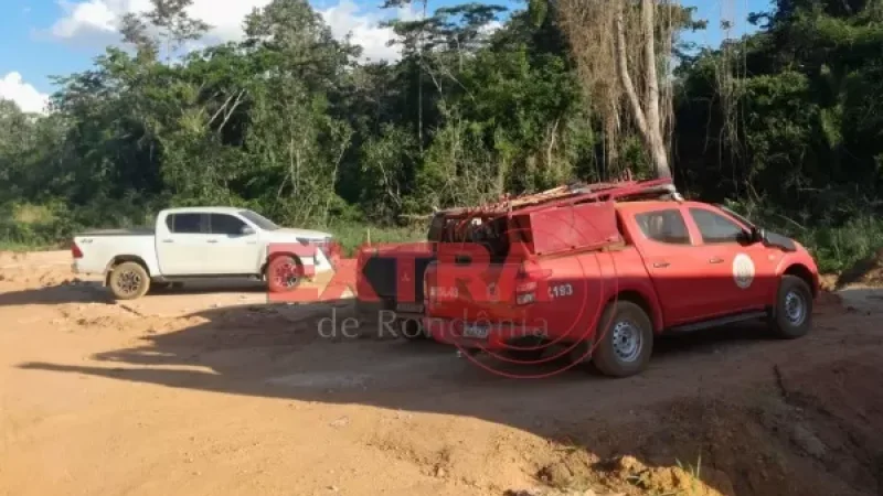 Foto 1 da matéria: Corpo de homem desaparecido é encontrado com ferimento no pescoço às margens do Rio Corumbiara