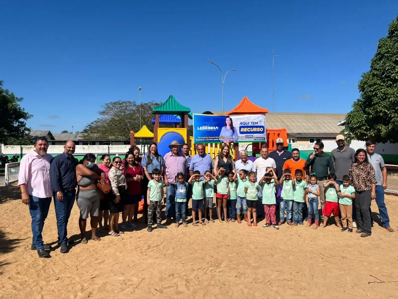 Deputada entrega playground e R$ 400 mil para a saúde em Cacaulândia