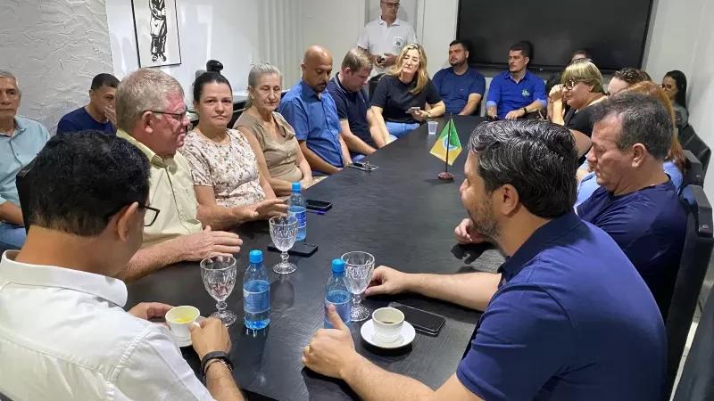 Foto 1 da matéria: Em reunião com deputado Maurício Carvalho, prefeito Aldo Júlio busca recursos para saúde e fortalecimento das ações voltadas ao autismo