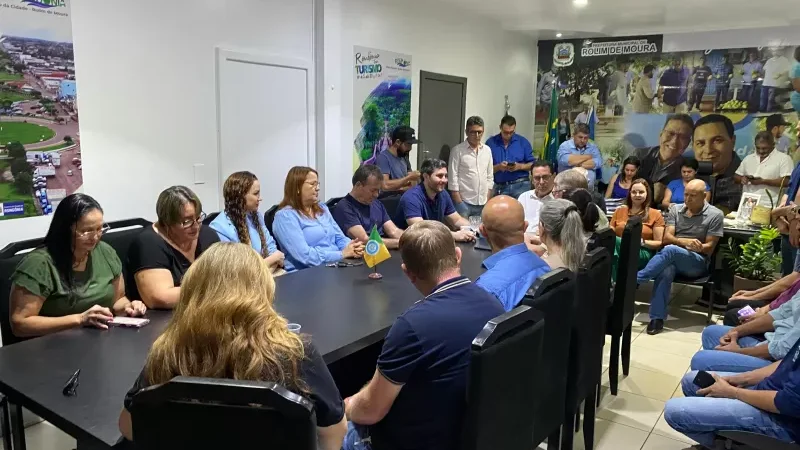 Foto 3 da matéria: Em reunião com deputado Maurício Carvalho, prefeito Aldo Júlio busca recursos para saúde e fortalecimento das ações voltadas ao autismo
