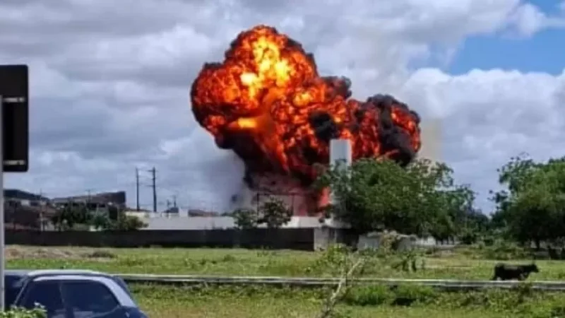 Foto 2 da matéria: Explosão atinge subestação de energia em Fortaleza