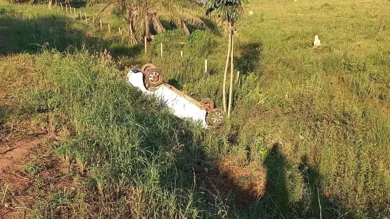 Foto 4 da matéria: Identificada a vítima que morreu em capotamento na RO-010, em Rolim de Moura