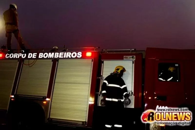 Incêndio em terreno baldio mobilizou Polícia Militar e Corpo de Bombeiros em Rolim de Moura