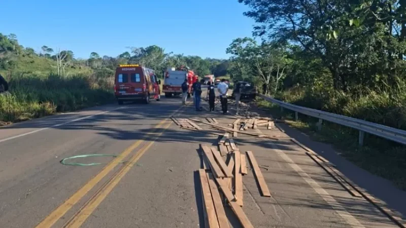 Foto 4 da matéria: Jaru: Identificadas as três vítimas fatais de grave acidente na BR 364; Todos eram irmãos