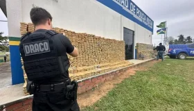 Mais de 4 toneladas de drogas são apreendidas em carreta em Costa Marques