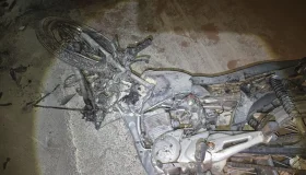 Motociclista é socorrido em estado grave após colisão frontal com carro na...