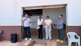 Prefeito Aldo Júlio agradece à deputada Gislaine Lebrinha, ao deputado...