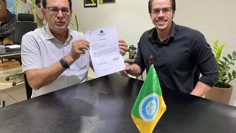 Foto 2 da matéria: Prefeito Aldo Júlio assina ordem de serviço para construção de escola em tempo integral em Rolim de Moura