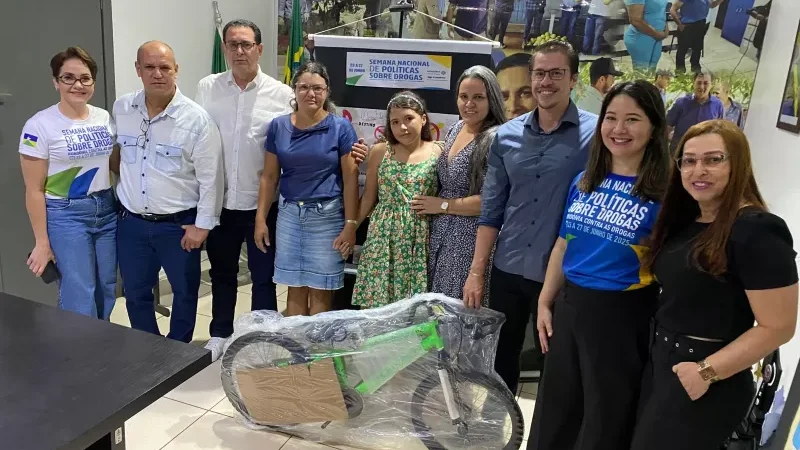 Foto 3 da matéria: Prefeitura de Rolim de Moura realiza entrega da premiação do Concurso de Cartazes na Semana Nacional de Políticas sobre Drogas