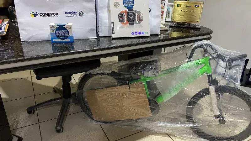 Foto 4 da matéria: Prefeitura de Rolim de Moura realiza entrega da premiação do Concurso de Cartazes na Semana Nacional de Políticas sobre Drogas