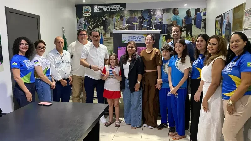 Foto 1 da matéria: Prefeitura de Rolim de Moura realiza entrega da premiação do Concurso de Cartazes na Semana Nacional de Políticas sobre Drogas