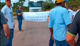 Protesto de produtores: BR-364 está totalmente fechada na entrada de Cujubim,...