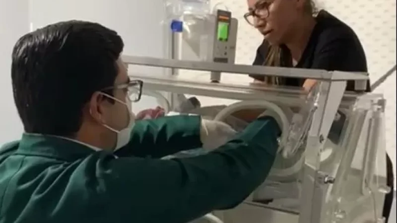 Foto 3 da matéria: Rolim de Moura: Bebê de 24 dias é transferido de avião para UTI neonatal em ação da SEMUSA com apoio da SESAU