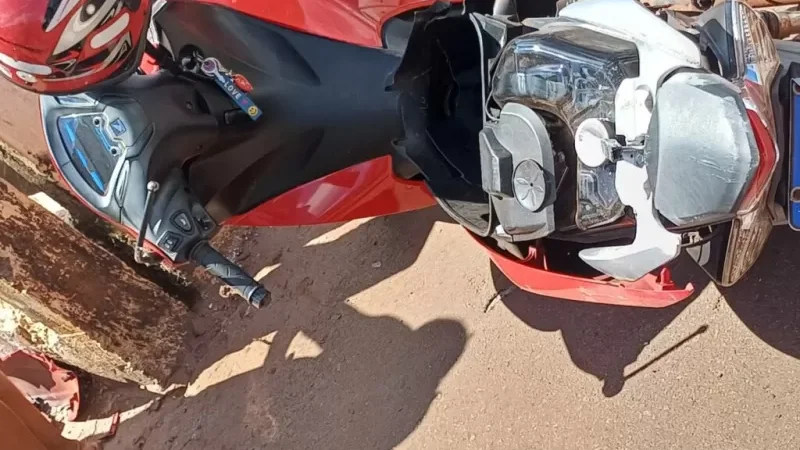 Foto 3 da matéria: Vítima de acidente no Centro de Rolim de Moura é transferida em estado grave para Cacoal