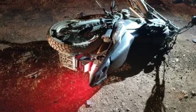 Colisão frontal entre motos deixa um morto e outro ferido grave na linha 208,...