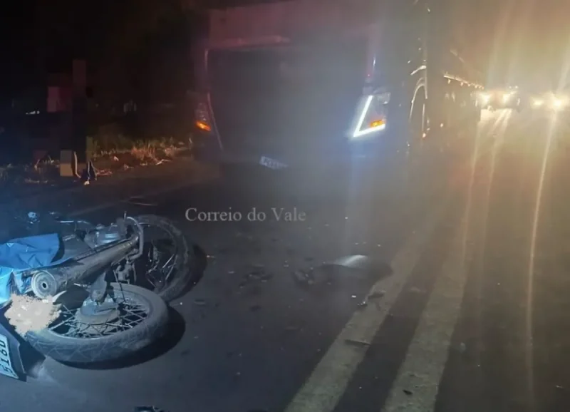 Motociclista morre em colisão frontal com carreta na BR-429, próximo a Alvorada do Oeste