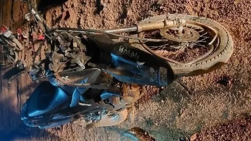 Foto 2 da matéria: Colisão frontal entre motos deixa um morto e outro ferido grave na linha 208, zona rural de Rolim de Moura