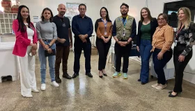 Deputada Gislaine Lebrinha entrega R$ 2 milhões e arco cirúrgico para...