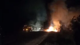 Incêndio atinge caminhão boiadeiro na BR-429, mas ação rápida do motorista...