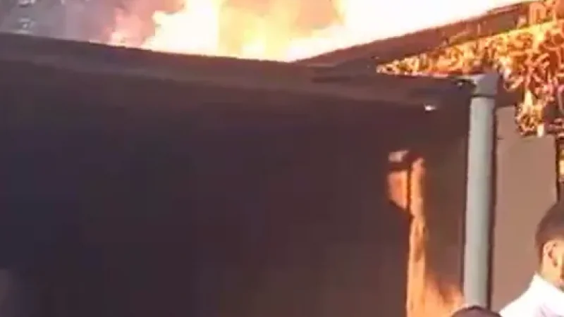 Foto 3 da matéria: Incêndio destrói casa em Cacoal e mãe sofre queimaduras ao salvar filha de quarto em chamas