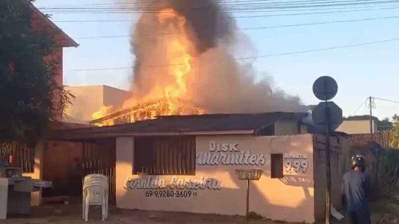 Foto 7 da matéria: Incêndio destrói casa em Cacoal e mãe sofre queimaduras ao salvar filha de quarto em chamas