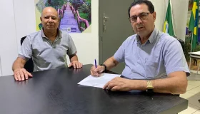 Prefeito Aldo Júlio assina homologação do concurso público de Rolim de Moura