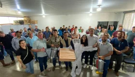 Secretaria de Agricultura de Rolim de Moura entrega kits de apicultura a...