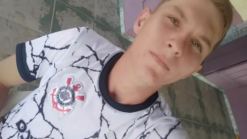 Foto 1 da matéria: Tragédia na RO-481: jovem morre em acidente de moto a caminho de velório de amigo em Nova Brasilândia