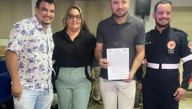 Vereadora Janete Lins celebra conquista de três ambulâncias para o município