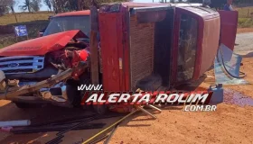 Colisão entre duas caminhonetes é registrada na RO-010 próximo ao distrito...