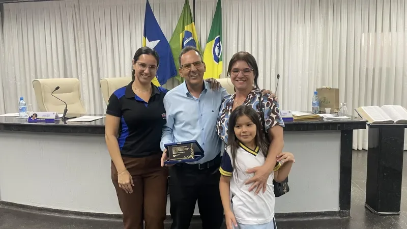 Foto 6 da matéria: Câmara Municipal de Rolim de Moura, homenageia o servidor Joelmir Pereira dos Anjos, “Miro” pela sua trajetória