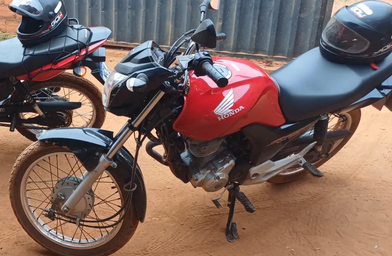 Motocicleta Honda Titan vermelha é furtada proximo ao parque de exposições de Rolim de Moura