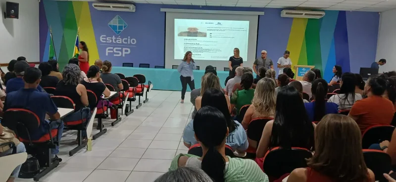 Professores e Estagiários da Rede Municipal de Ensino de Rolim de Moura participam de oficina de formação em Libras
