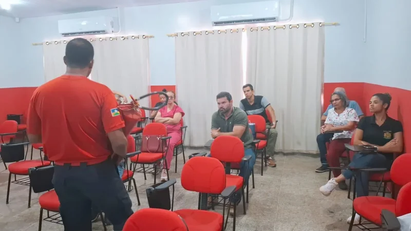 Profissionais da UBS de Nova Estrela participam de capacitação no Corpo de Bombeiros em Rolim de Moura