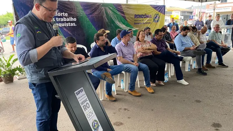 Foto 4 da matéria: Aldo Júlio agradece governador Marcos Rocha e celebra mais de 13 km de asfalto em Rolim de Moura