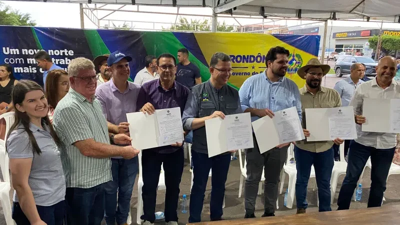 Foto 1 da matéria: Aldo Júlio agradece governador Marcos Rocha e celebra mais de 13 km de asfalto em Rolim de Moura