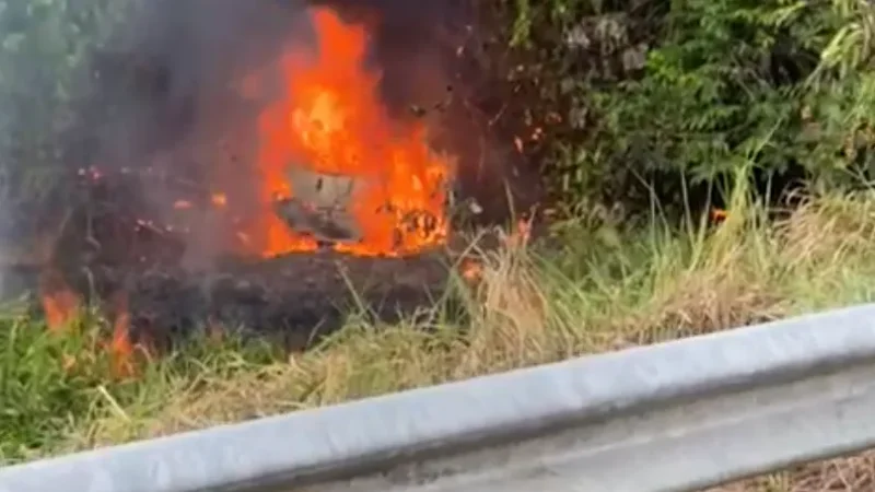 Foto 1 da matéria: Atualizada: Acidente na BR-429 em Seringueiras deixa duas crianças mortas e três adultos feridos