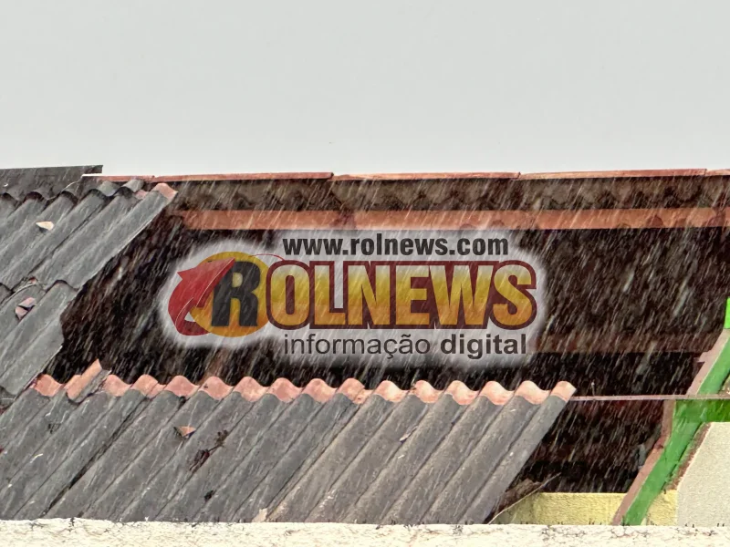 Chuva torrencial destelha laboratório de escola em Rolim de Moura