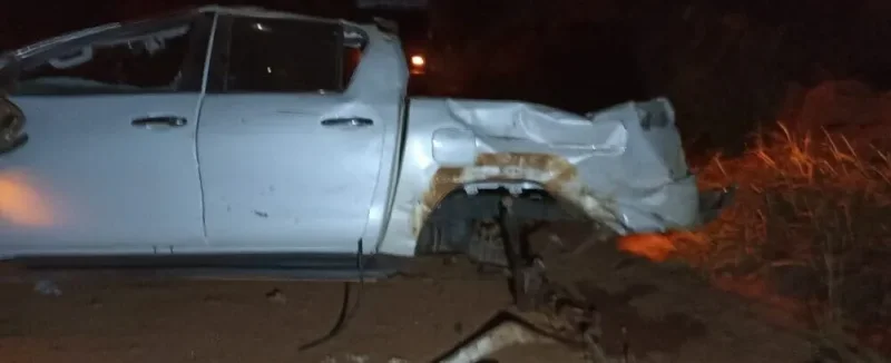 Colisão entre duas caminhonetes deixa veículo destruído na Linha P-14, em Parecis