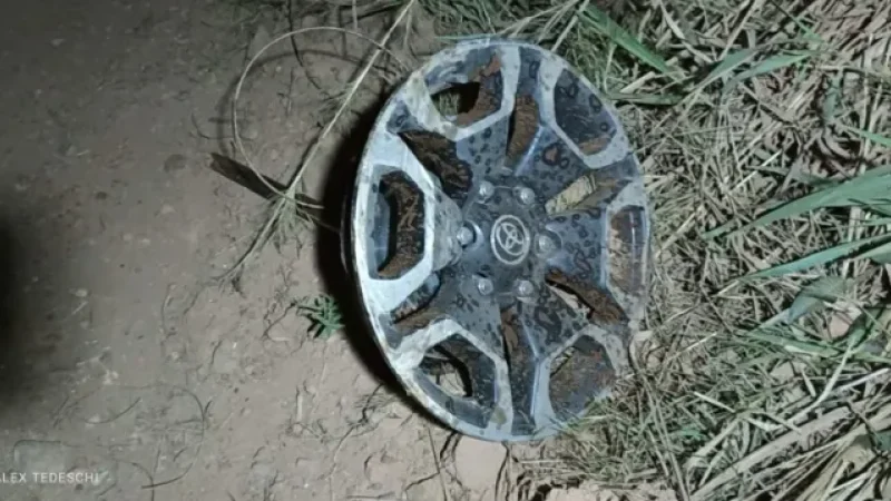 Foto 5 da matéria: Colisão entre duas caminhonetes deixa veículo destruído na Linha P-14, em Parecis